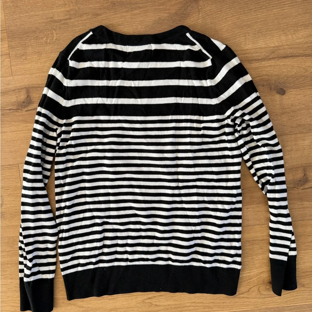 Banana Republic Black and White Crewneck Sweater - Picture 2 of 3